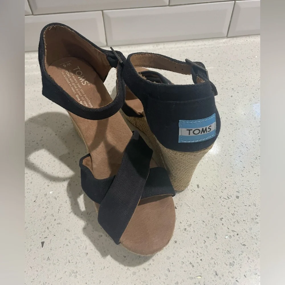 Toms elegant black